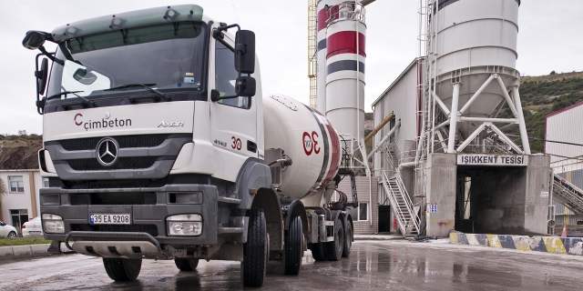Ready-mix concrete truck at Isikkent, Türkiye